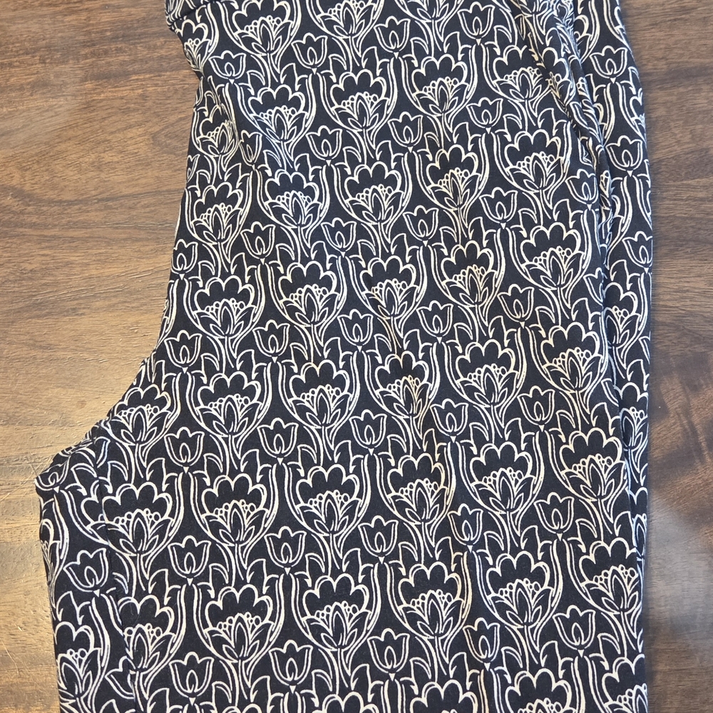 Jules & Leopold Black and White Floral Blouse